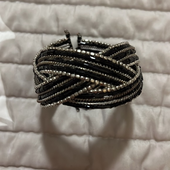 Beaded bracelet from Taiwan. One size fits most. Stretches to open and close. - Picture 4 of 6